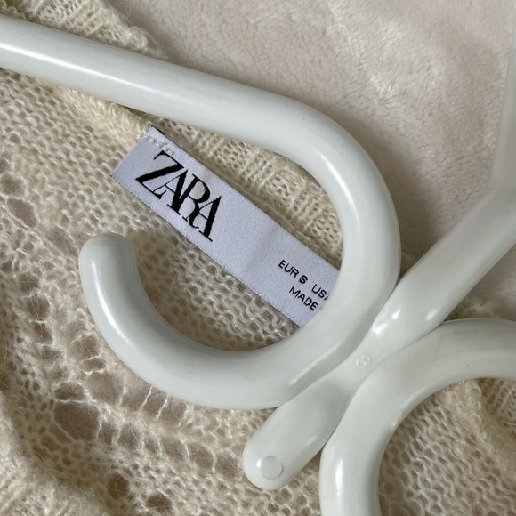 Zara cream puffed shouldered sweater - Picture 2 of 2